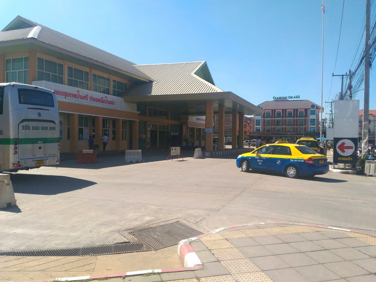 Außenansicht des Arcade Bus Terminals in Chiang Mai