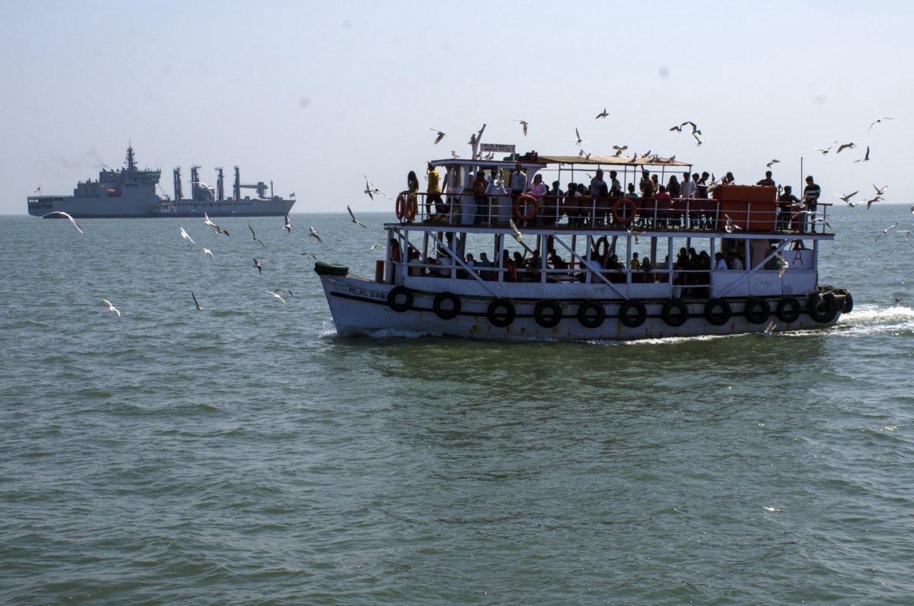 Eine Fähre auf dem Weg nach Elephanta Island
