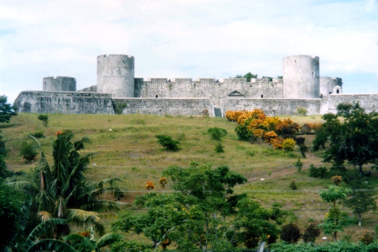 Le fort Belgica sur sa colline, à Banda Neira