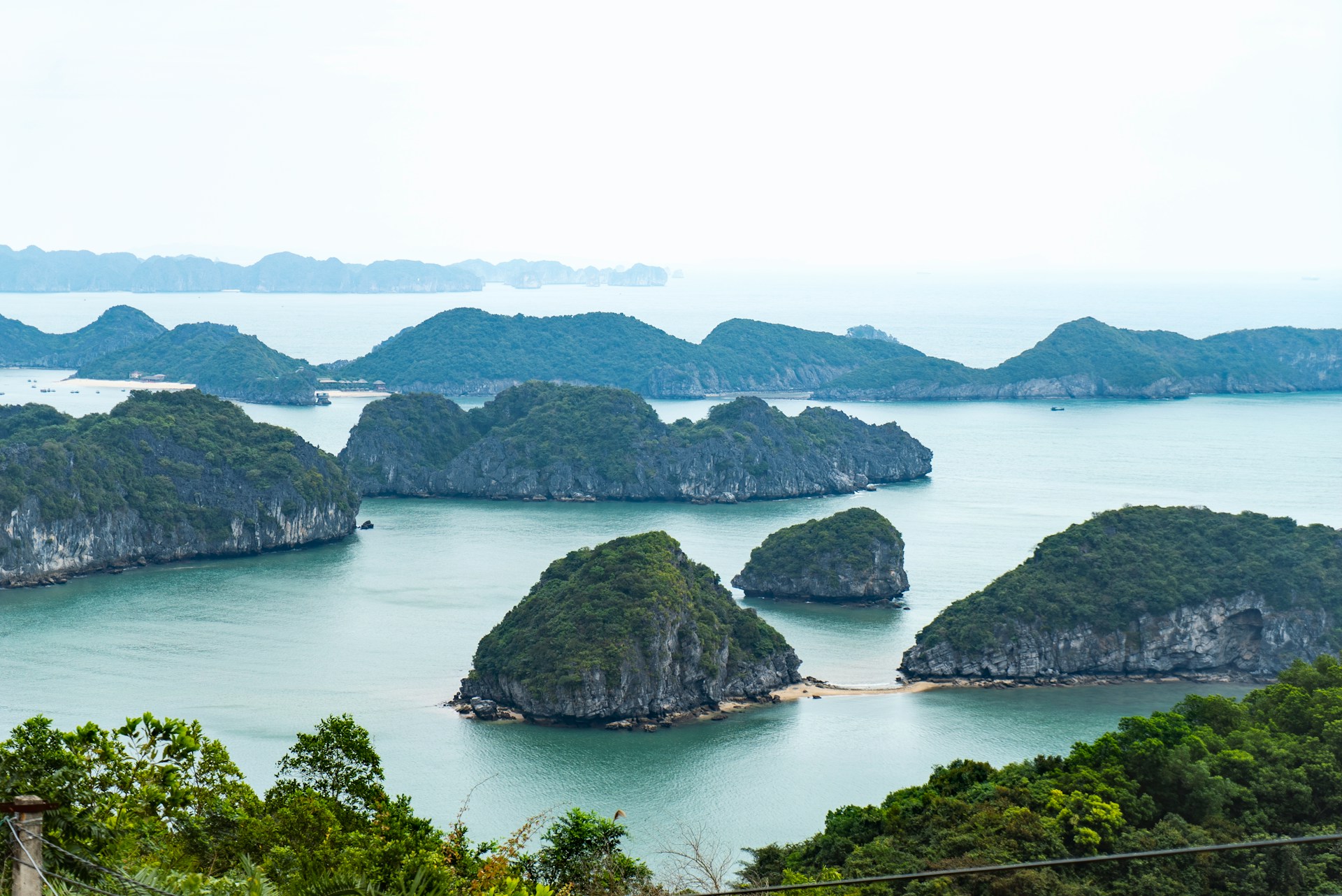 การเดินทางจากฮานอยไปเกาะกั๊ตบา